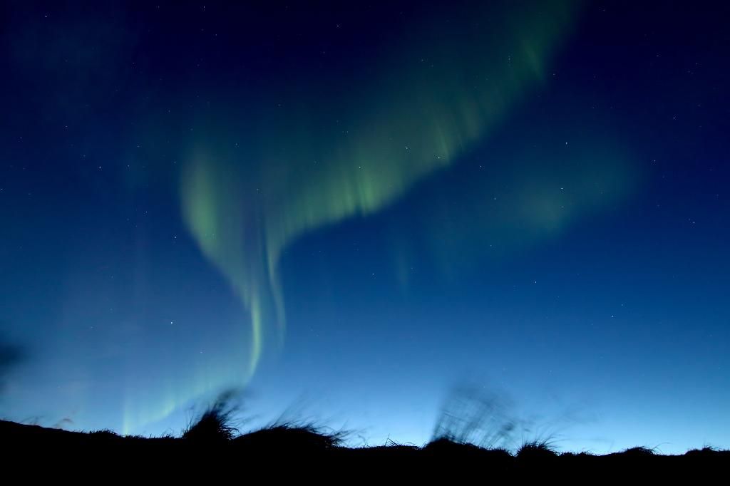 D700_12371JMcf.jpg - Grünes Polarlicht in der Abenddämmerung.