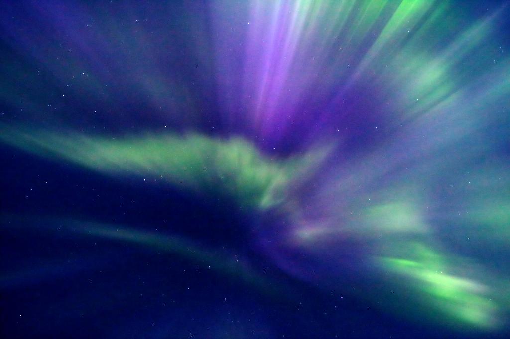 D700_12412JMcf.jpg - Polarlichtcorona im Zenit.
