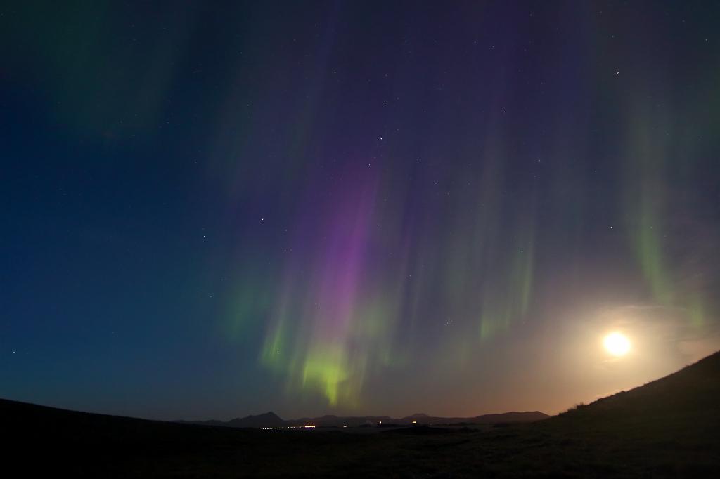 D700_12436JMcf.jpg - Polarlicht und Vollmond.